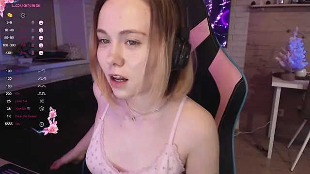 Snapshot of lucy_mirror chatting on December 13, 2025, 8:48 pm lucy mirror online show from December 13, 2025, 8:48 pm