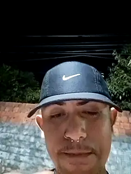 Menezes2105 online show from April 3, 2026, 10:16 pm