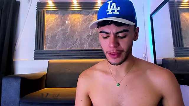 liam genner  online show from October 3, 2025, 8:32 pm