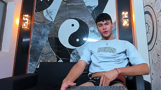 Snapshot of liam_genner_ chatting on February 7, 2025, 10:52 pm liam genner online show from February 7, 2025, 10:52 pm