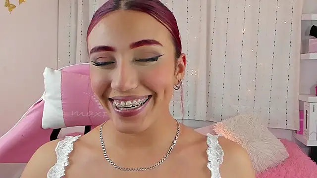 veronicaxx69 online show from November 30, 2025, 4:13 am