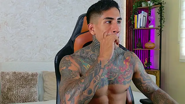 Snapshot of AdanReilly chatting on October 19, 2025, 2:53 pm AdanReilly online show from October 19, 2025, 2:53 pm