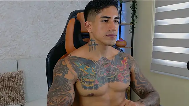 Snapshot of AdanReilly chatting on December 21, 2024, 7:16 pm AdanReilly online show from December 21, 2024, 7:16 pm