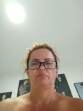 CioniWeiss online show from November 4, 2025, 8:34 pm