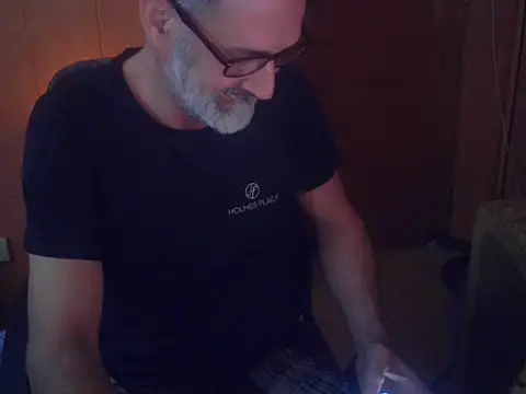 Snapshot of Lia_Y_PatrickX chatting on October 12, 2025, 11:28 pm Lia Y PatrickX online show from October 12, 2025, 11:28 pm