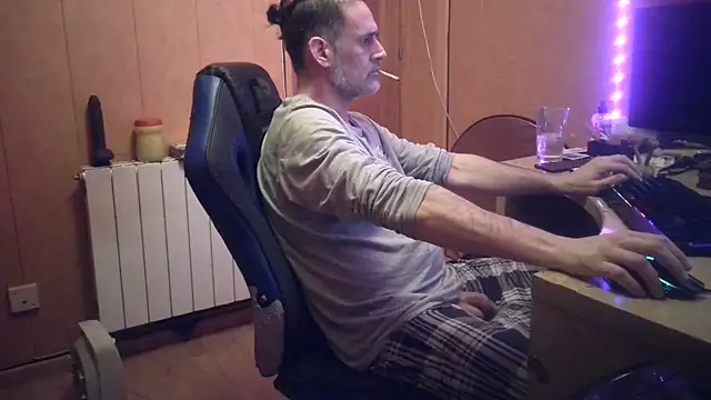 Lia Y PatrickX online show from February 10, 2025, 7:28 pm