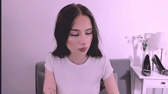 EmilyDarling online show from April 14, 2026, 8:03 pm