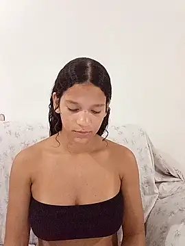 Snapshot of By_Aninha chatting on October 7, 2025, 10:33 pm By Aninha online show from October 7, 2025, 10:33 pm