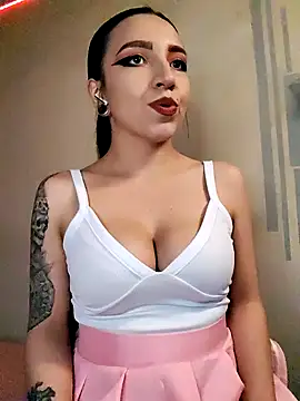 Snapshot of Paudelatorre chatting on October 5, 2025, 10:11 pm Paudelatorre online show from October 5, 2025, 10:11 pm