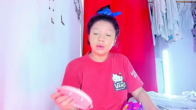 Emily Coper18 online show from December 19, 2025, 1:46 pm