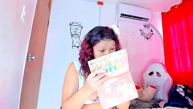 Snapshot of Emily_Coper18 chatting on February 16, 2026, 1:54 pm Emily Coper18 online show from February 16, 2026, 1:54 pm