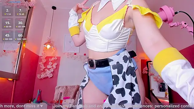 Snapshot of Tiny__Emmy chatting on October 19, 2025, 9:28 pm Tiny Emmy online show from October 19, 2025, 9:28 pm