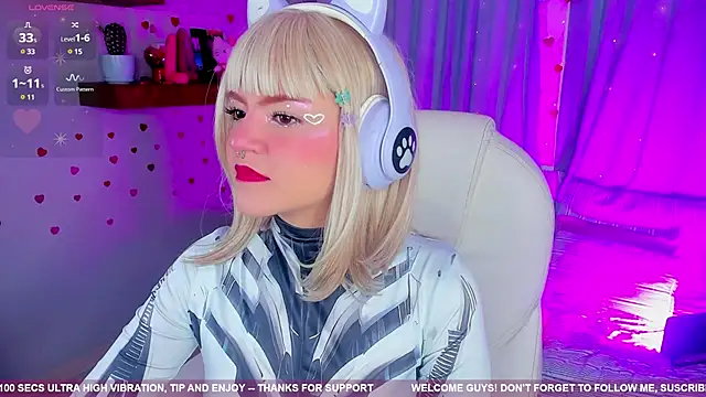 Snapshot of Tiny__Emmy chatting on February 17, 2025, 3:33 pm Tiny Emmy online show from February 17, 2025, 3:33 pm