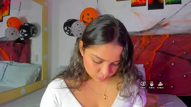 Snapshot of Abril_Gomez06 chatting on October 29, 2025, 3:49 am Abril Gomez06 online show from October 29, 2025, 3:49 am