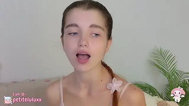 petiteluluxx online show from September 13, 2025, 8:58 am