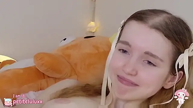 petiteluluxx online show from March 4, 2025, 8:57 am