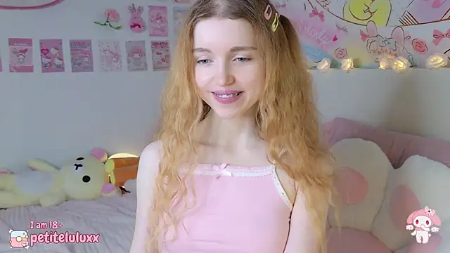 petiteluluxx online show from January 14, 2025, 9:02 am