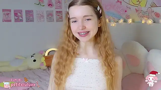 petiteluluxx online show from December 30, 2024, 8:54 am