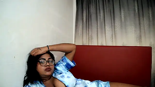 Indian Lola00 online show from February 13, 2025, 2:01 am