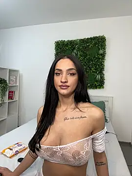 Snapshot of AylinRoss chatting on February 4, 2025, 10:32 am AylinRoss online show from February 4, 2025, 10:32 am