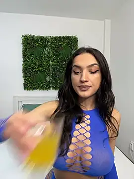 Snapshot of AylinRoss chatting on January 15, 2025, 7:05 am AylinRoss online show from January 15, 2025, 7:05 am
