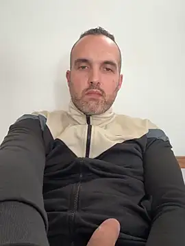 leon3875 online show from May 19, 2026, 3:41 pm