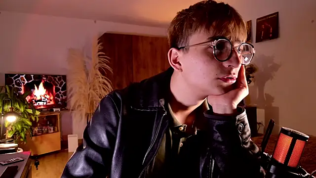 Snapshot of Mr_evan1 chatting on September 22, 2025, 4:02 pm Mr evan1 online show from September 22, 2025, 4:02 pm