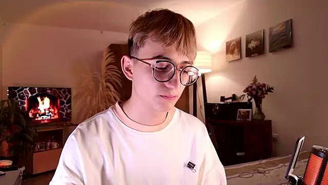 Snapshot of Mr_evan1 chatting on October 12, 2025, 4:19 pm Mr evan1 online show from October 12, 2025, 4:19 pm