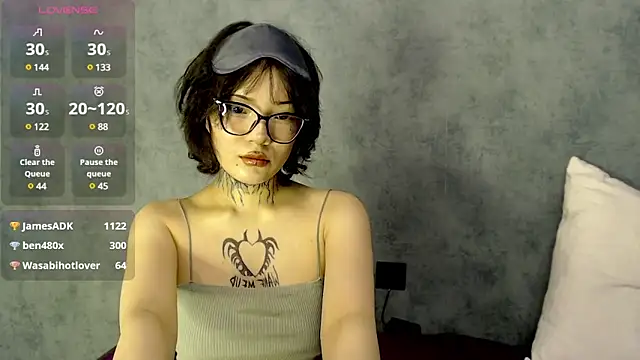 LizzieLight online show from December 2, 2024, 1:31 am