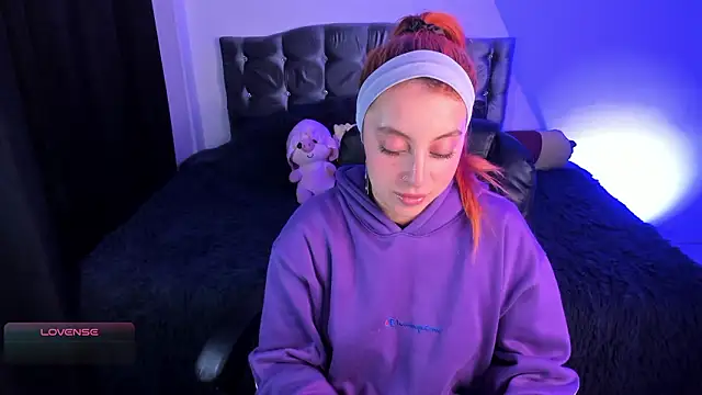 Snapshot of Violetaarey chatting on February 21, 2026, 3:19 am Violetaarey online show from February 21, 2026, 3:19 am