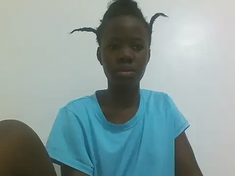 Snapshot of hey_its_andreana chatting on June 3, 2026, 5:28 pm hey its andreana online show from June 3, 2026, 5:28 pm