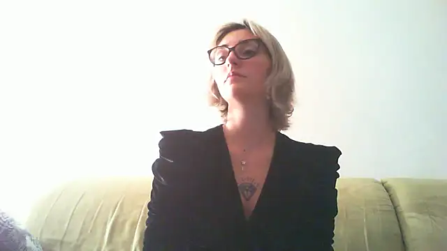 sexy blondie92 online show from January 19, 2025, 11:00 pm