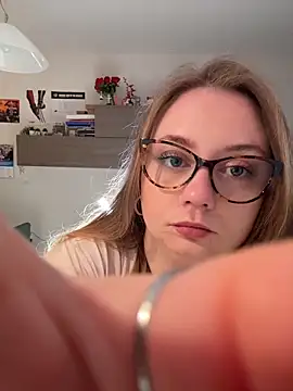 chloetarducci online show from March 13, 2026, 6:24 pm