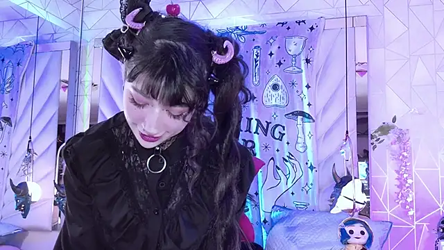 zephirahabney online show from November 2, 2025, 2:55 pm