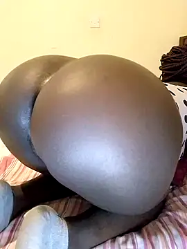 Misskhalifa  online show from March 12, 2025, 9:55 am