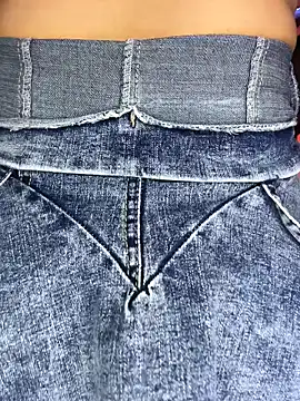 Ahri Rousse online show from April 21, 2026, 8:26 pm