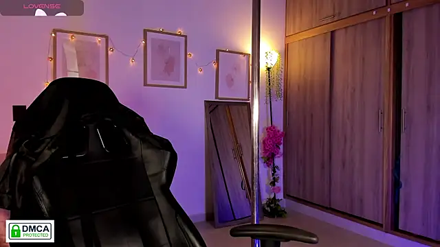 Lilabril online show from March 15, 2026, 2:46 pm