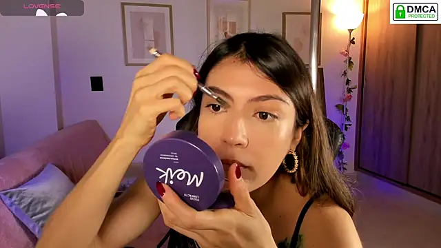 Lilabril online show from November 25, 2025, 2:39 pm