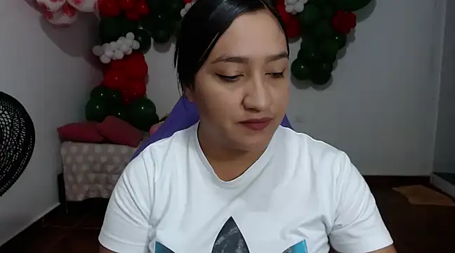 Saracutee1 online show from December 13, 2024, 2:49 pm