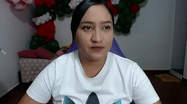 Saracutee1 online show from December 13, 2024, 6:05 pm