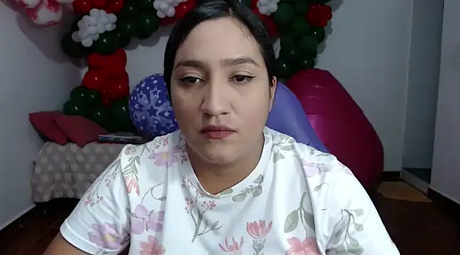 Saracutee1 online show from December 6, 2024, 6:33 pm