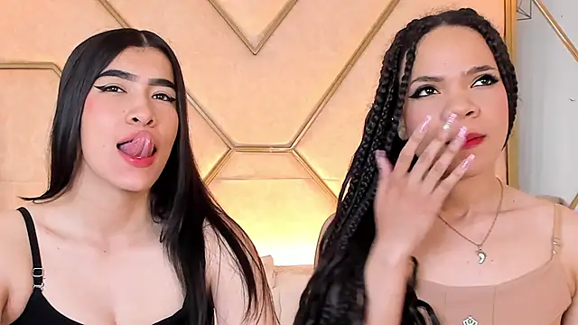 Snapshot of siara_and_zoe chatting on December 18, 2025, 10:57 pm siara and zoe online show from December 18, 2025, 10:57 pm