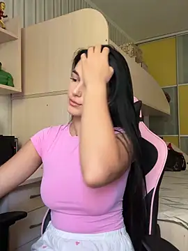 Snapshot of Julietta_a chatting on September 19, 2025, 7:12 am Julietta a online show from September 19, 2025, 7:12 am