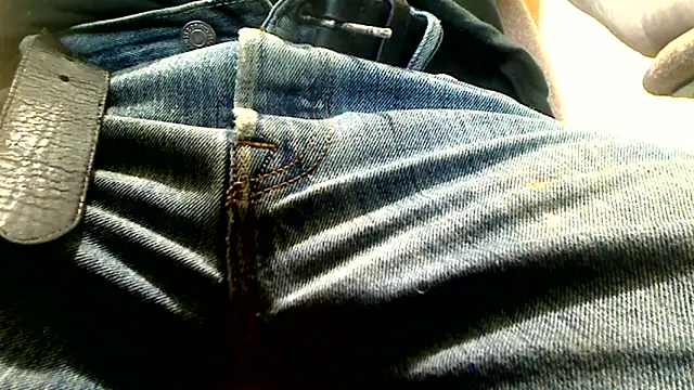 markluvskitty online show from October 6, 2025, 12:17 pm