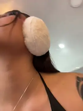 CHERRYY BOMB  online show from March 17, 2026, 12:08 pm