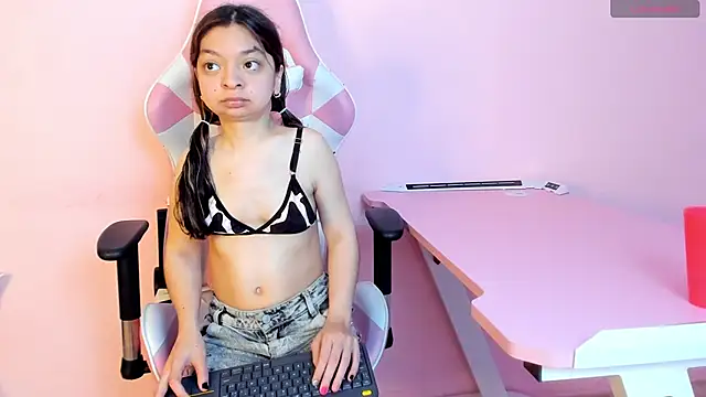 CharlotteMuller online show from October 25, 2025, 8:09 pm