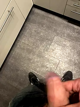 Snapshot of Edosxxl chatting on November 6, 2025, 12:36 am Edosxxl online show from November 6, 2025, 12:36 am