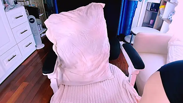 Snapshot of Lee_Mi chatting on March 3, 2026, 10:28 pm Lee Mi online show from March 3, 2026, 10:28 pm