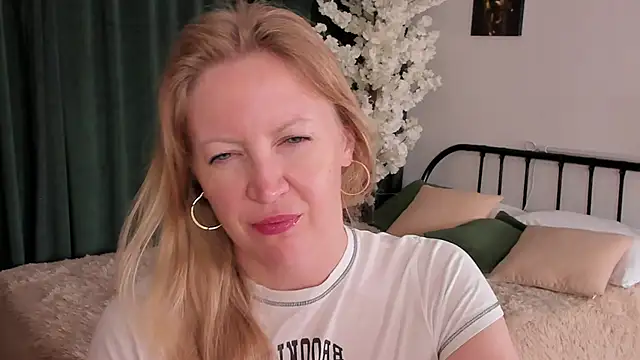 Snapshot of sugamomy chatting on October 6, 2025, 12:23 am sugamomy online show from October 6, 2025, 12:23 am