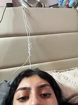 ThickerThanYoBitch online show from November 13, 2025, 4:00 pm